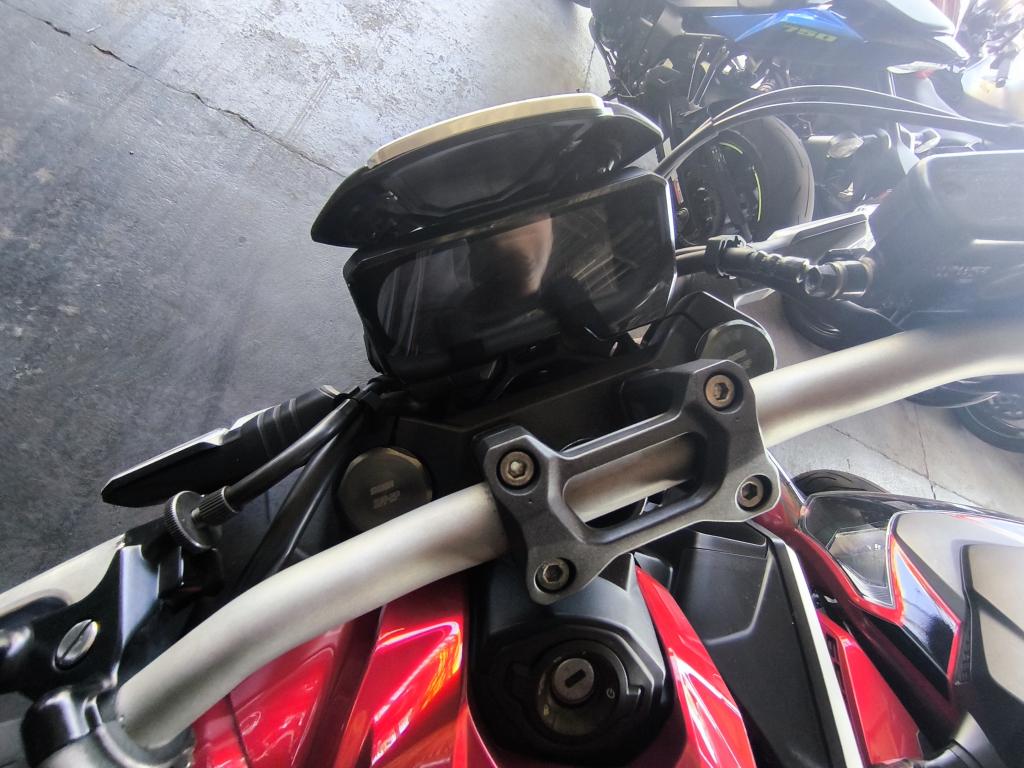 HONDA CB 650 R - Foto