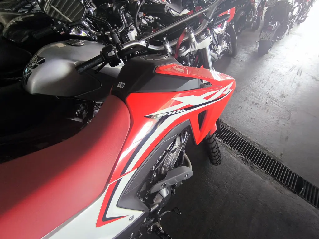 HONDA XR 300 L Tornado - Foto