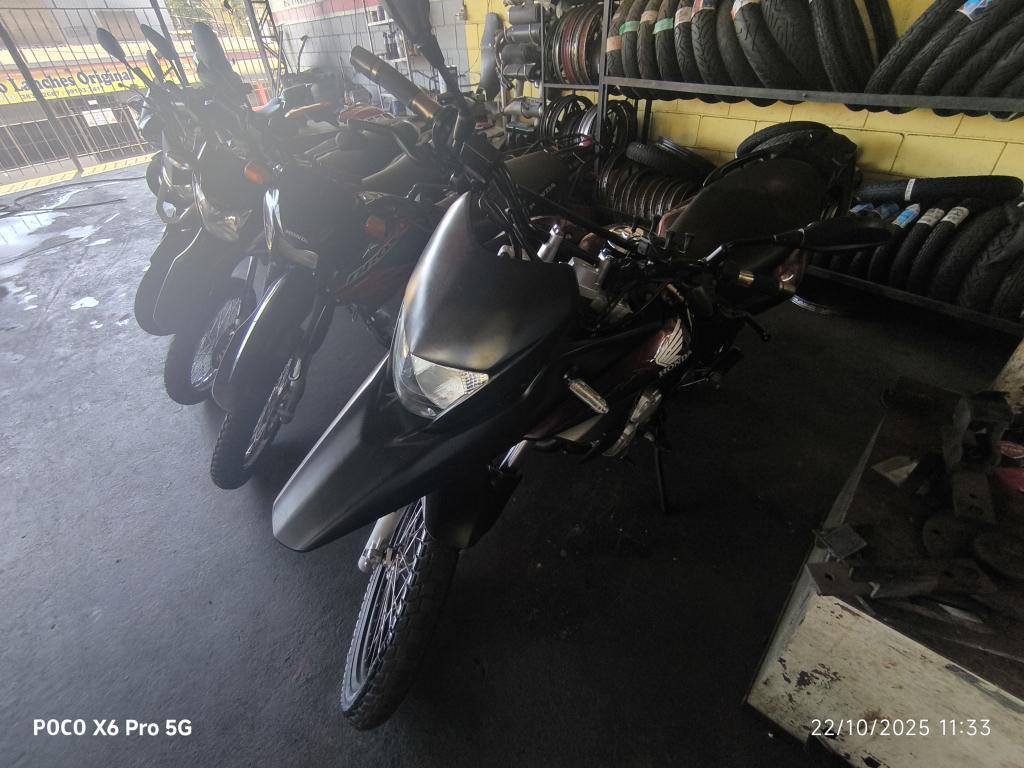 HONDA XRE 300 - Foto