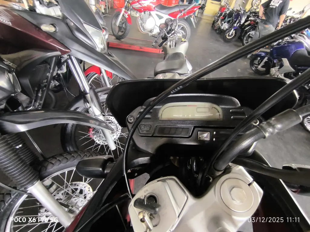 HONDA XRE 300 - Foto