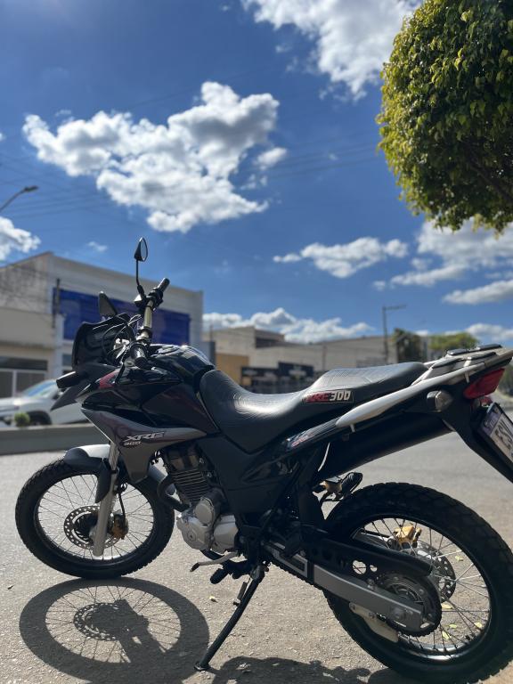 HONDA XRE 300 - Foto