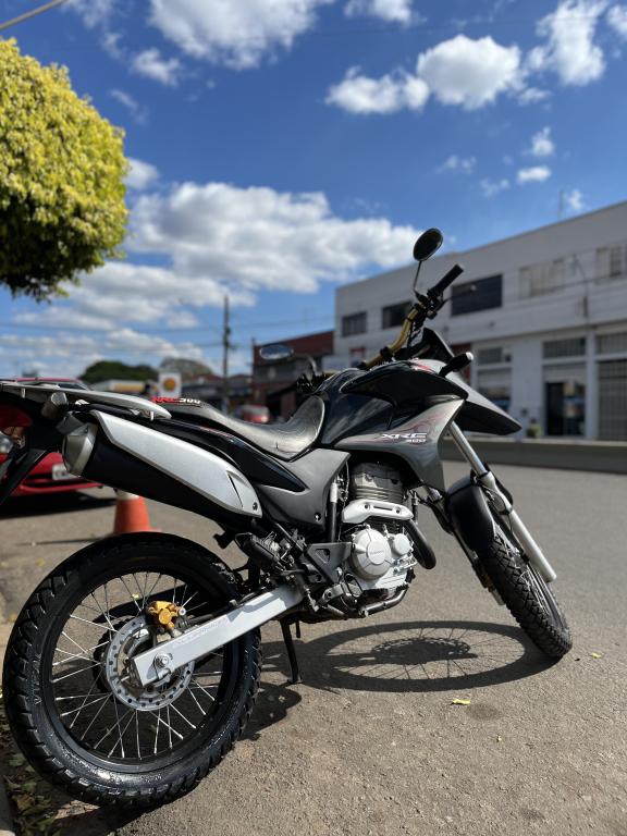 HONDA XRE 300 - Foto