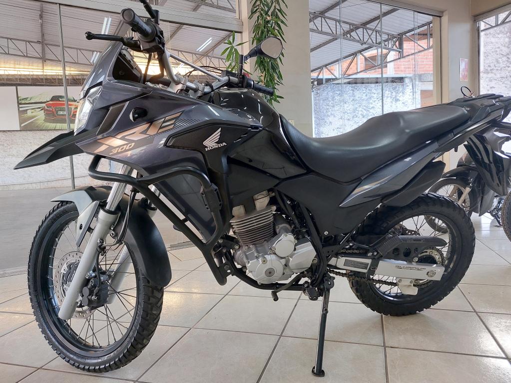 HONDA XRE 300 - Foto