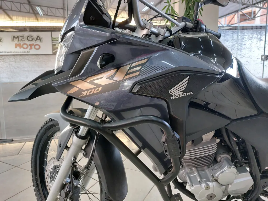 HONDA XRE 300 - Foto