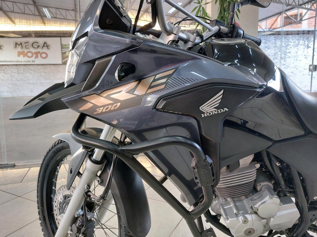 HONDA XRE 300 - Foto
