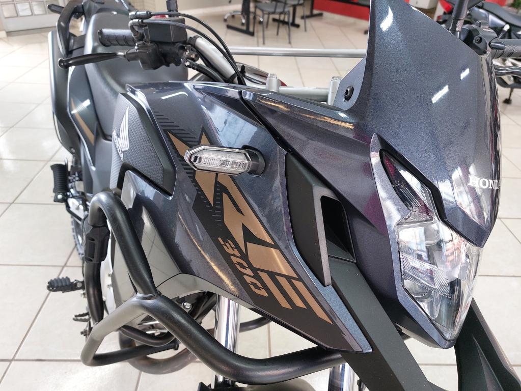 HONDA XRE 300 - Foto