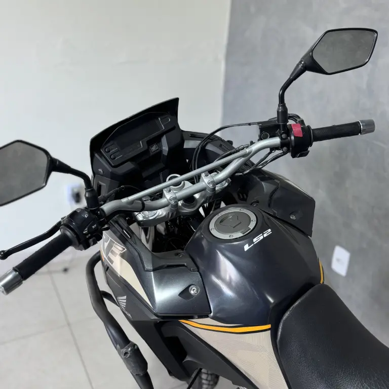 HONDA XRE 300 - Foto