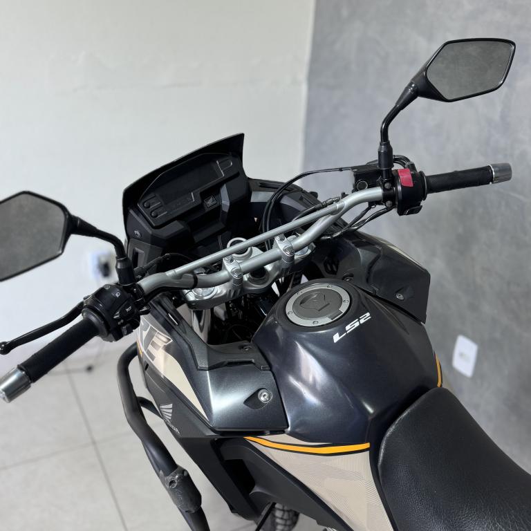 HONDA XRE 300 - Foto