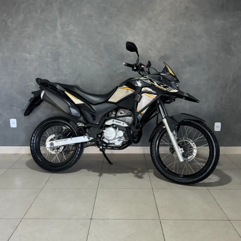 HONDA XRE 300 - Foto