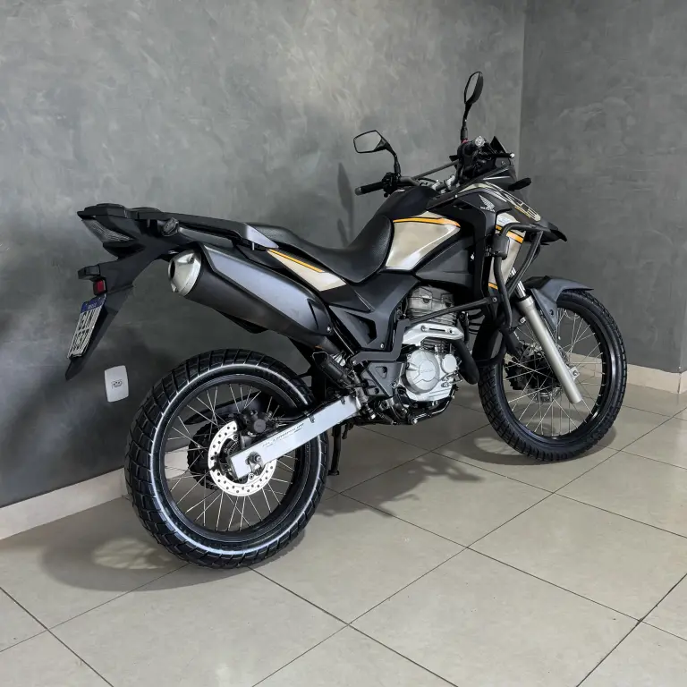 HONDA XRE 300 - Foto