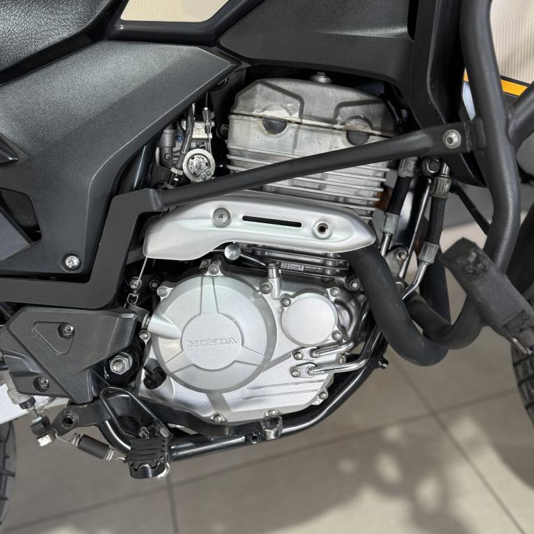 HONDA XRE 300 - Foto