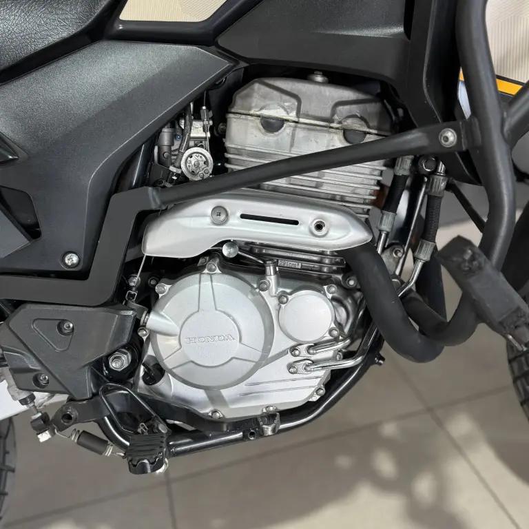 HONDA XRE 300 - Foto