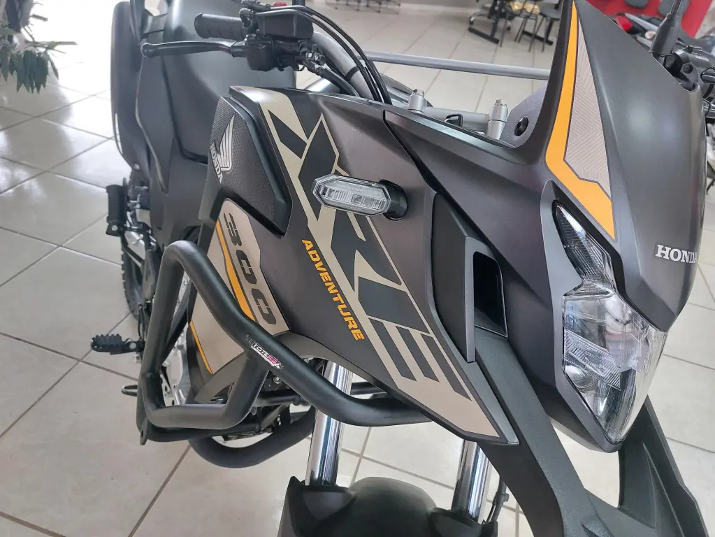 HONDA XRE 300 - Foto