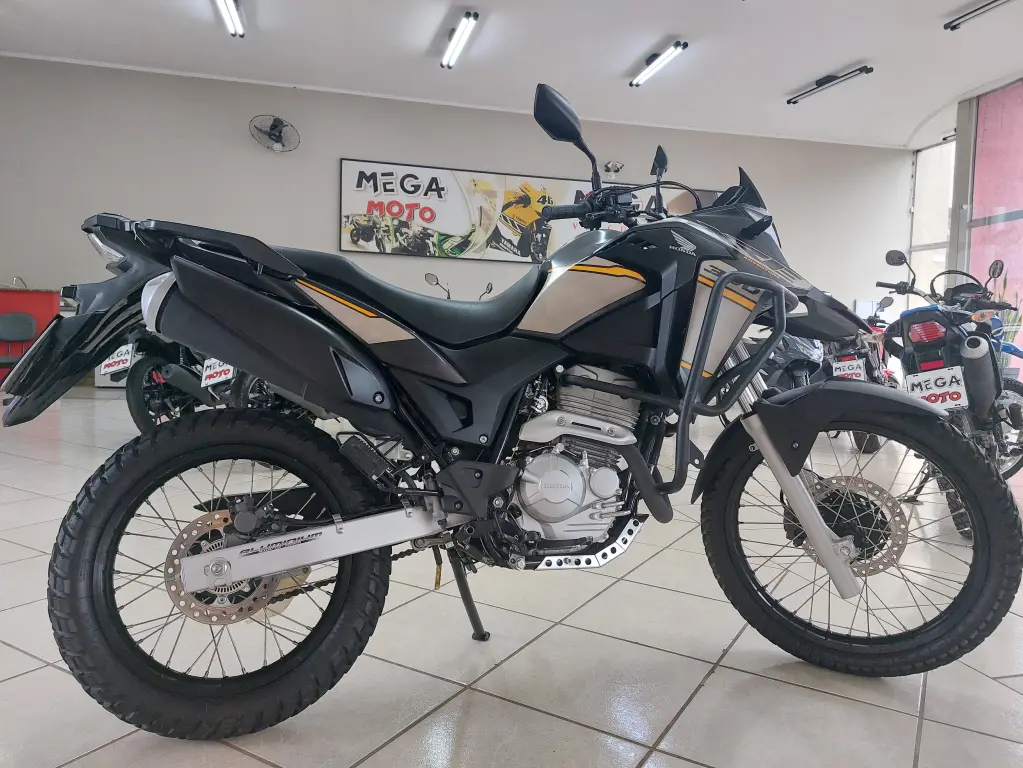 HONDA XRE 300 - Foto