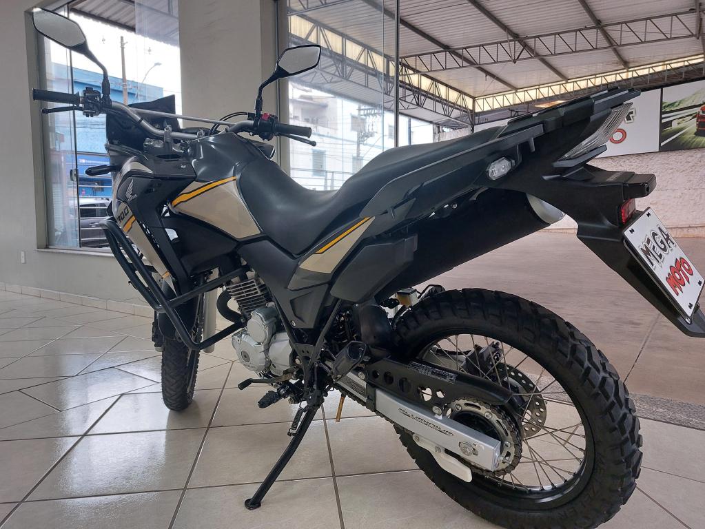 HONDA XRE 300 - Foto