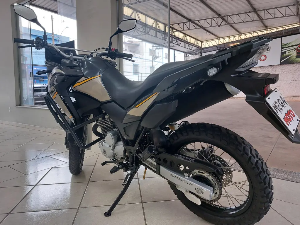 HONDA XRE 300 - Foto