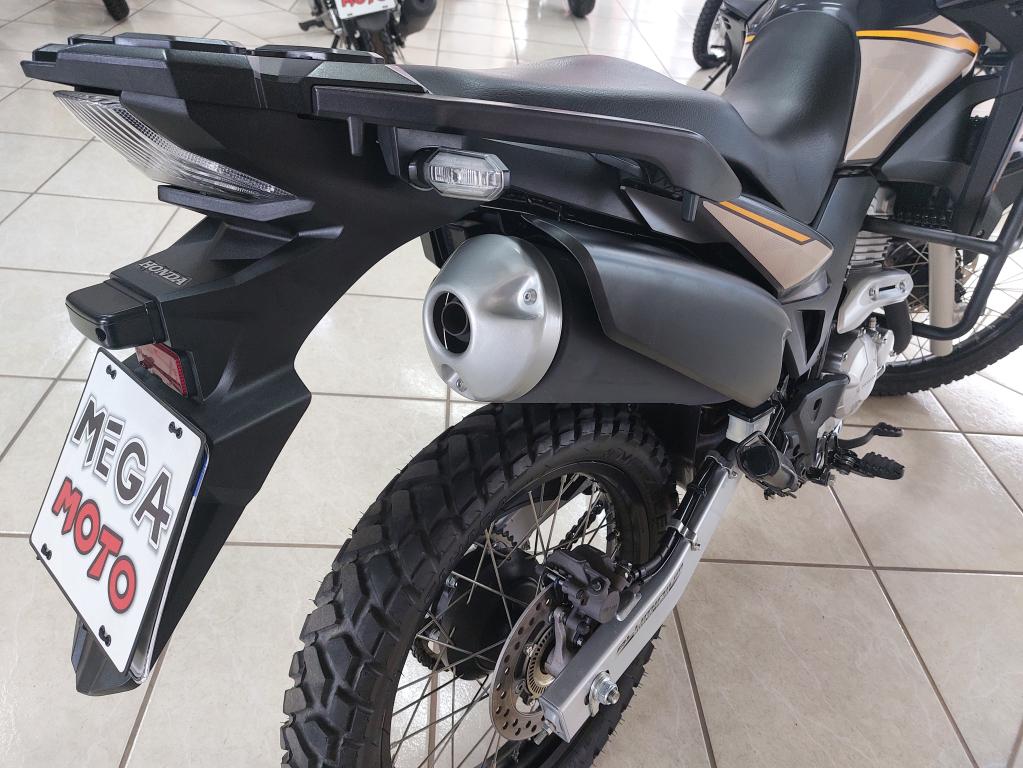 HONDA XRE 300 - Foto