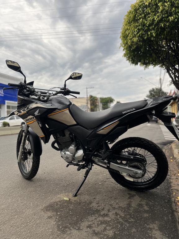 HONDA XRE 300 - Foto