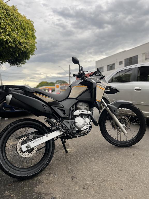 HONDA XRE 300 - Foto