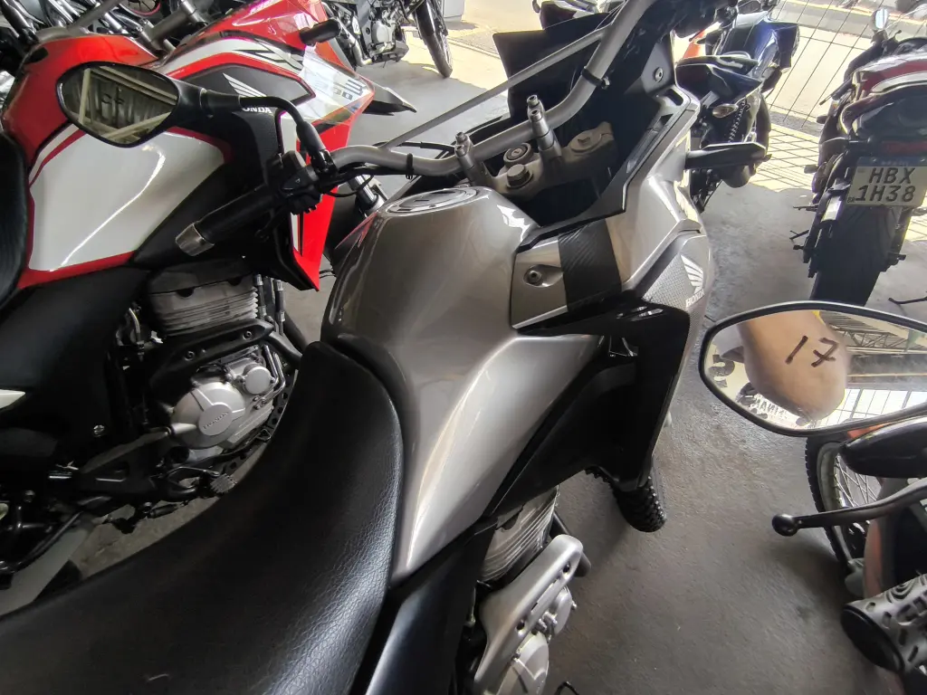 HONDA XRE 300 - Foto