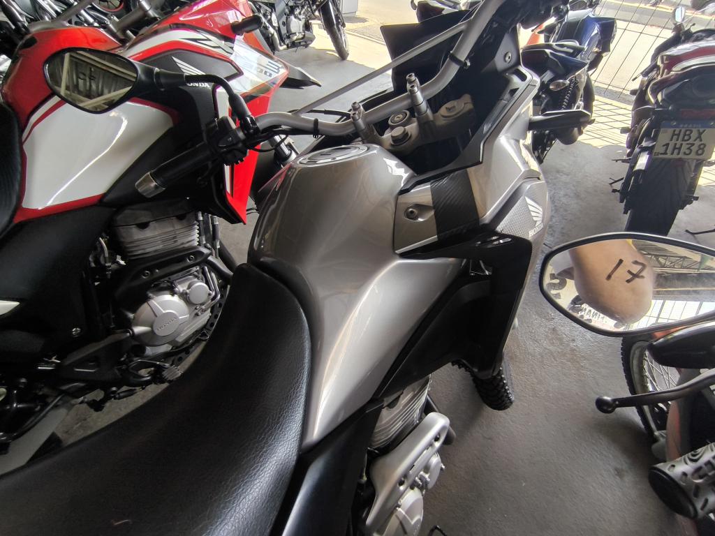 HONDA XRE 300 - Foto