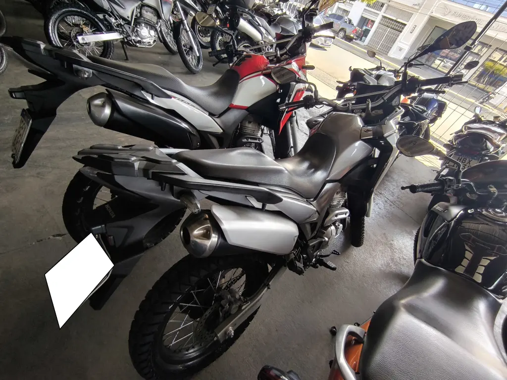 HONDA XRE 300 - Foto