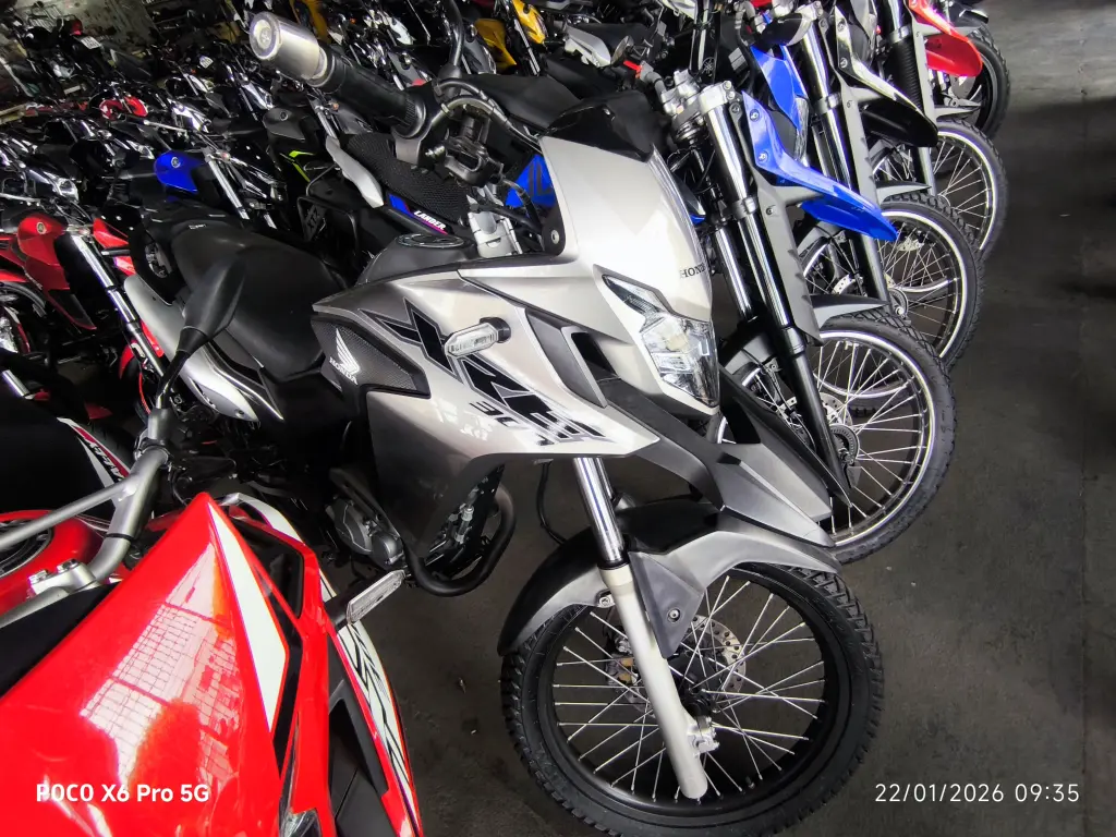 HONDA XRE 300 - Foto