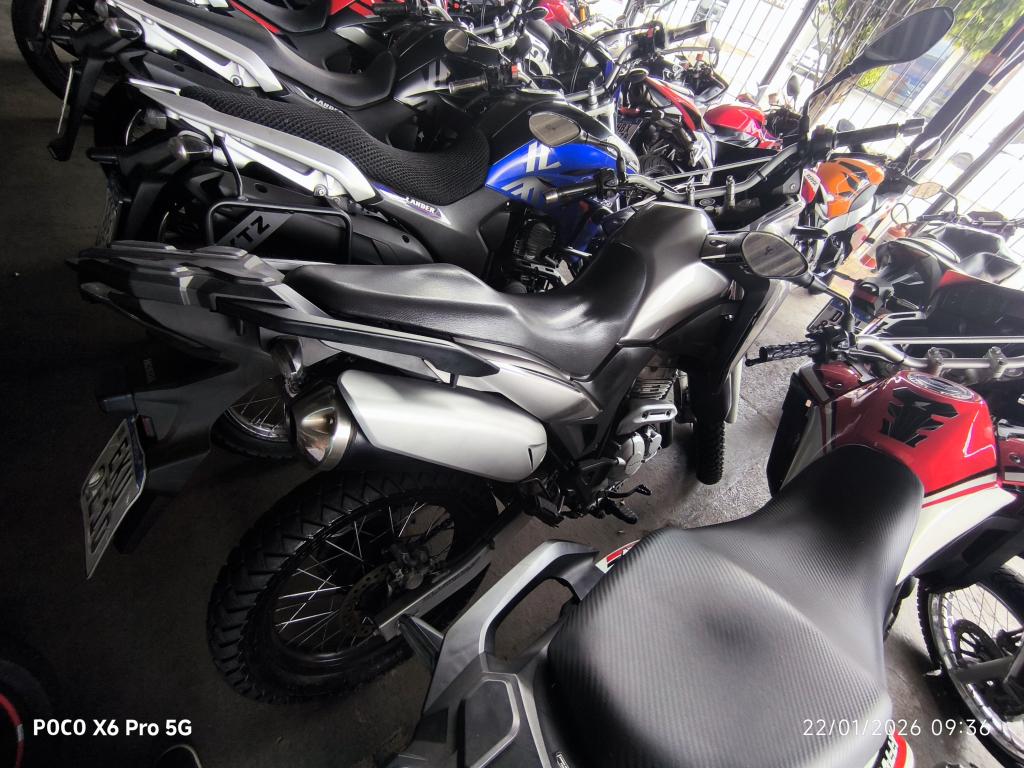 HONDA XRE 300 - Foto