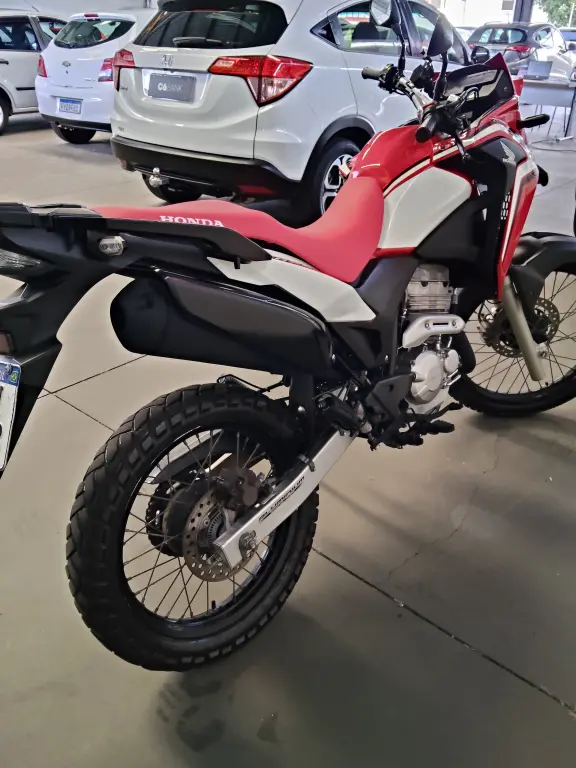 HONDA XRE 300 - Foto