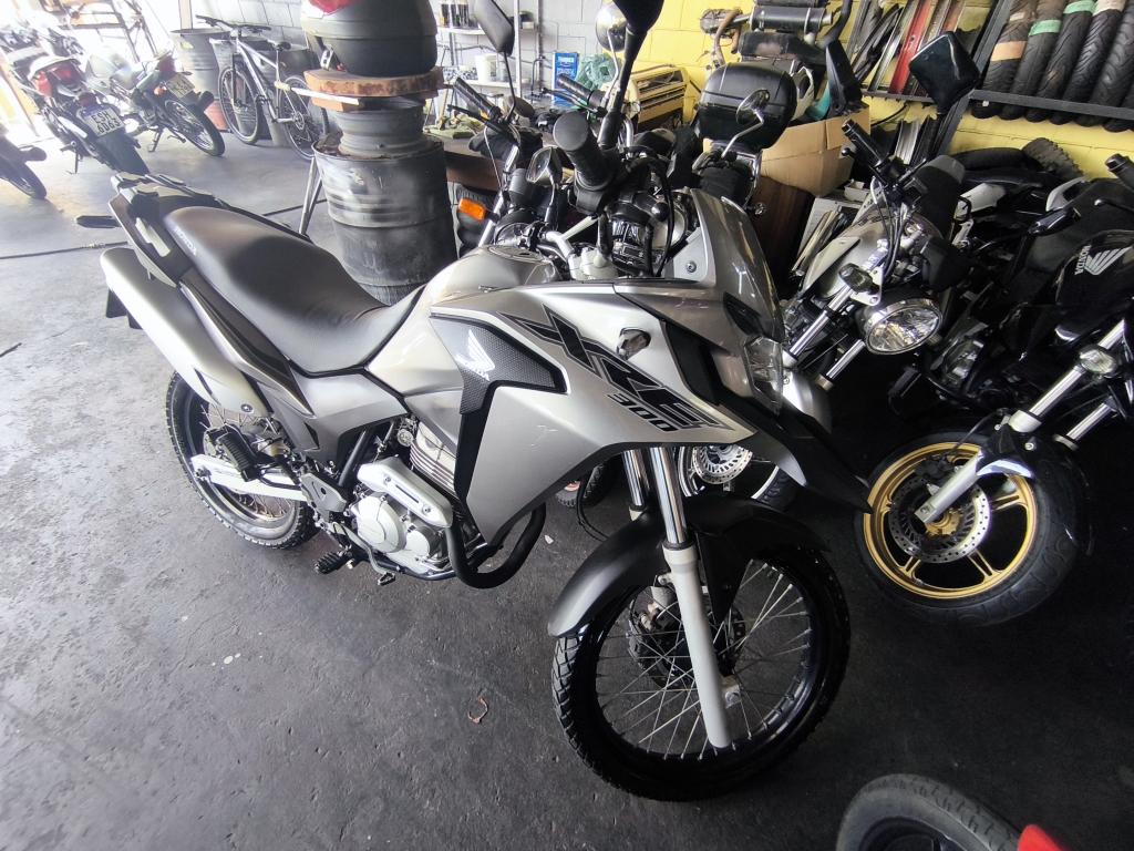 HONDA XRE 300 - Foto