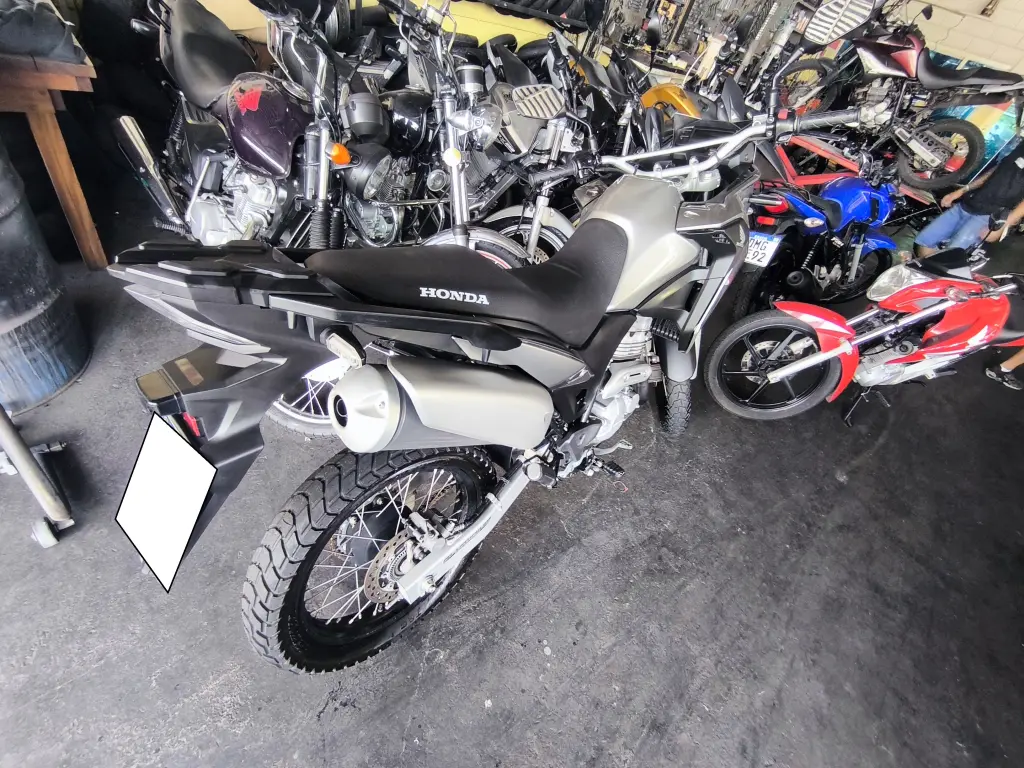 HONDA XRE 300 - Foto