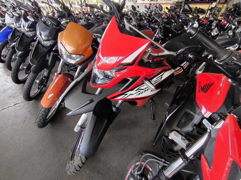 HONDA XRE 300 - Foto