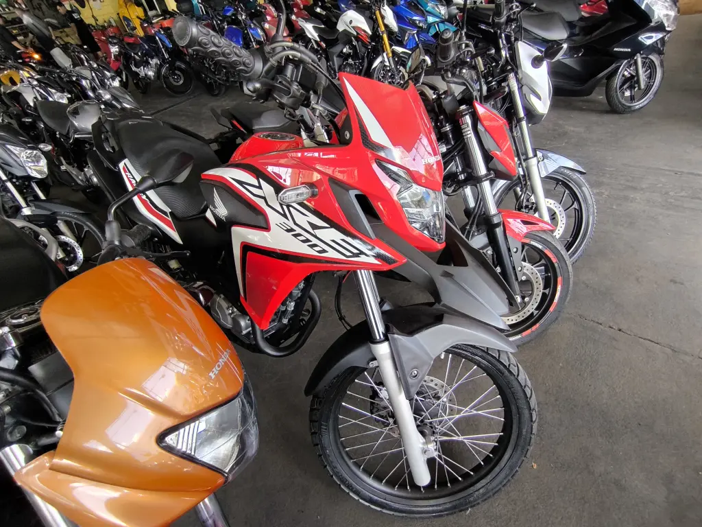 HONDA XRE 300 - Foto