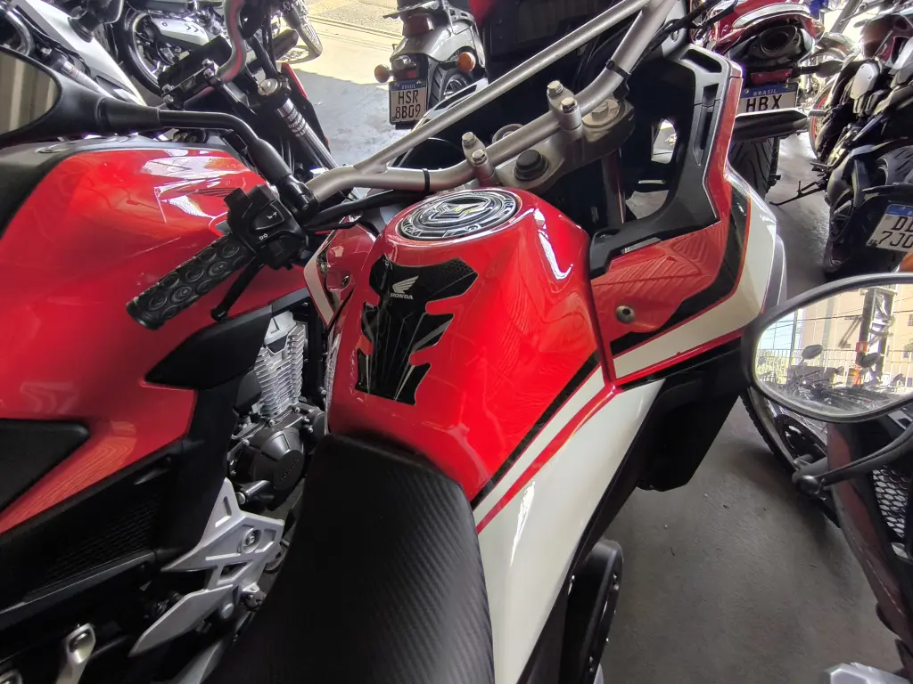 HONDA XRE 300 - Foto