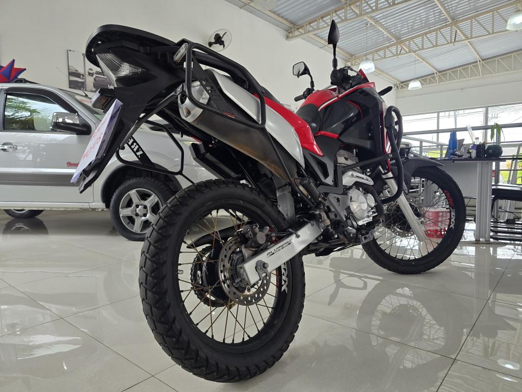 HONDA XRE 300 - Foto