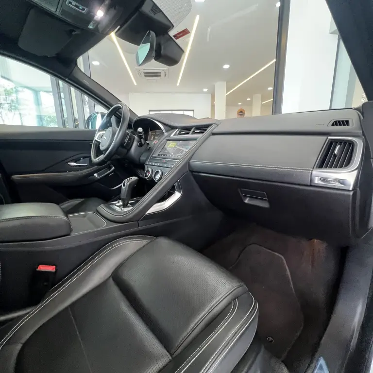 JAGUAR E-Pace - Foto