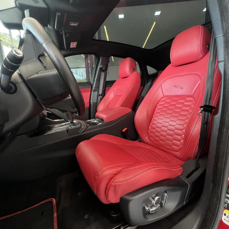 JAGUAR E-Pace - Foto