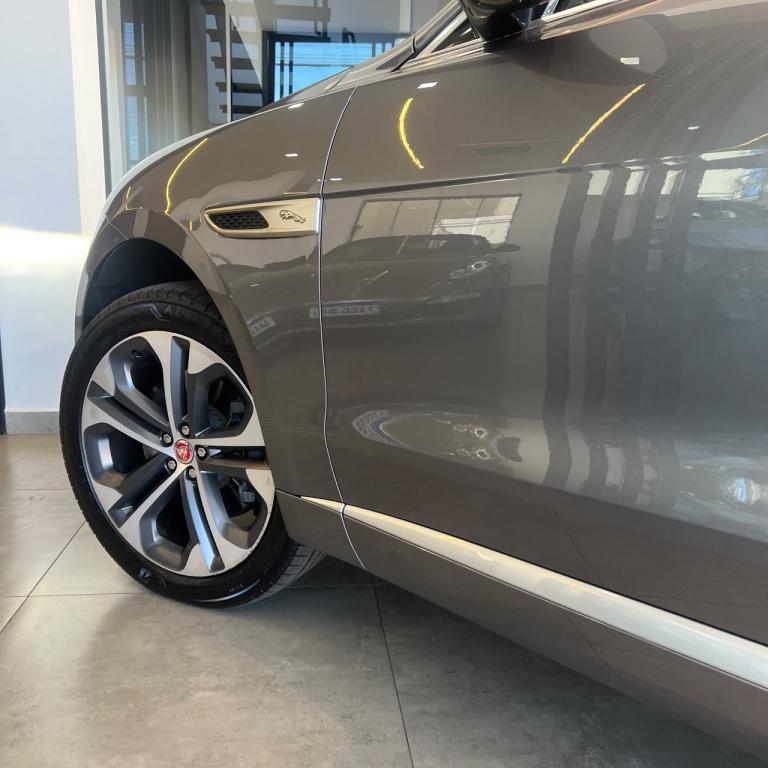 JAGUAR F-Pace - Foto