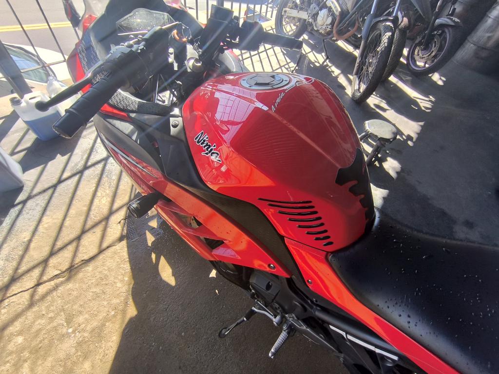KAWASAKI Ninja 300 - Foto