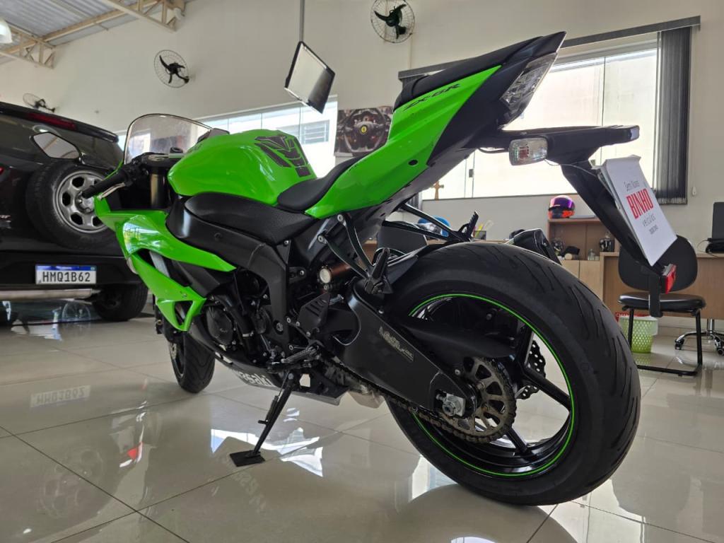 KAWASAKI ZX 6 R - Foto