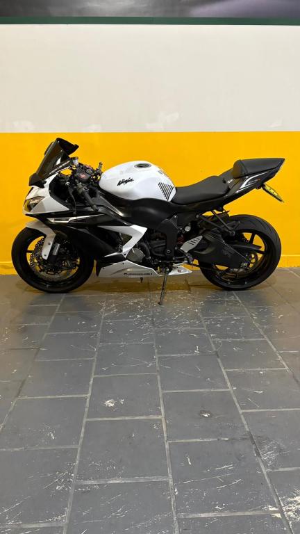 KAWASAKI ZX 6 R - Foto