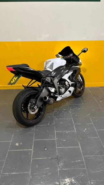 KAWASAKI ZX 6 R - Foto