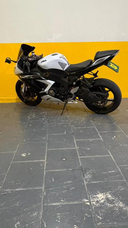 KAWASAKI ZX 6 R - Foto