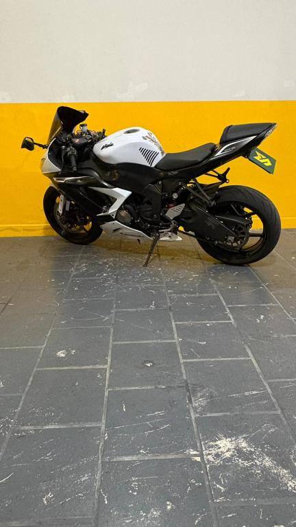 KAWASAKI ZX 6 R - Foto