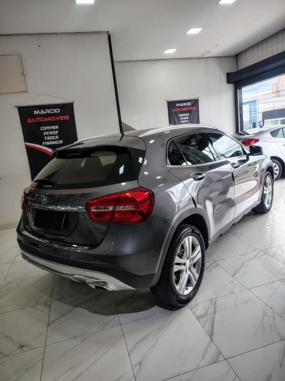 MERCEDES-BENZ GLA 200 - Foto