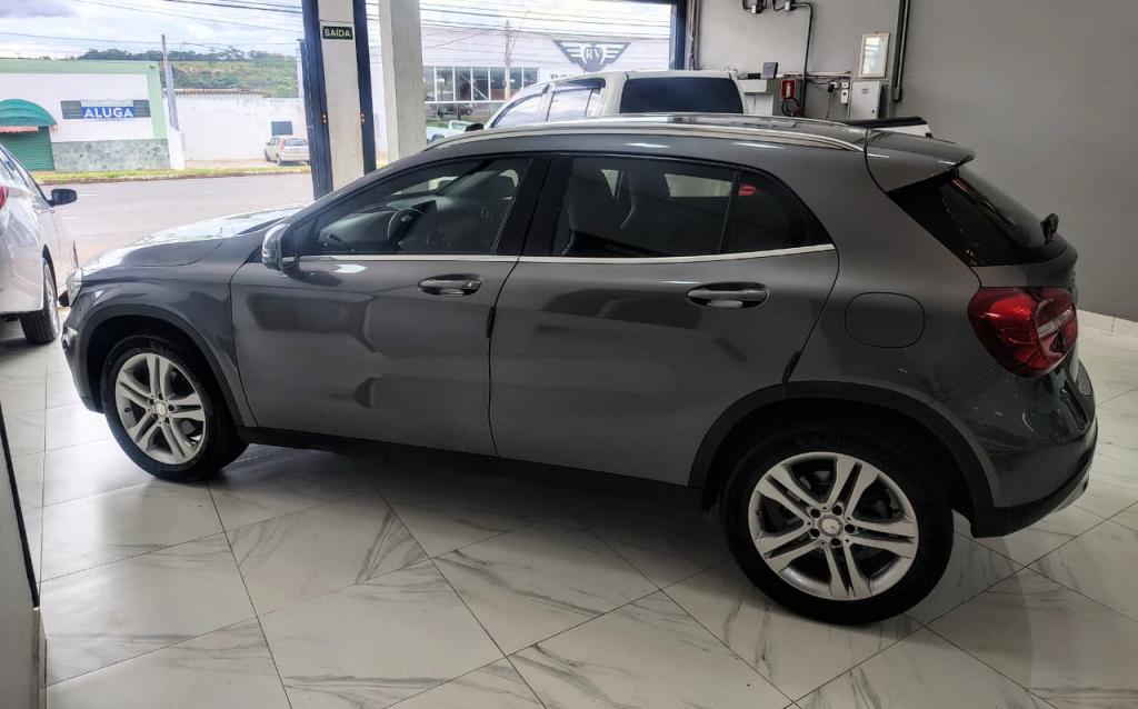 MERCEDES-BENZ GLA 200 - Foto