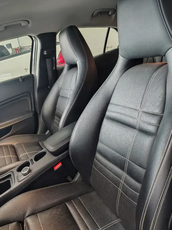 MERCEDES-BENZ GLA 200 - Foto