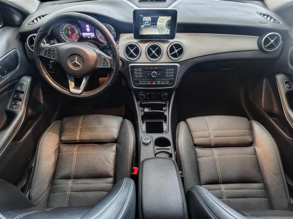 MERCEDES-BENZ GLA 200 - Foto