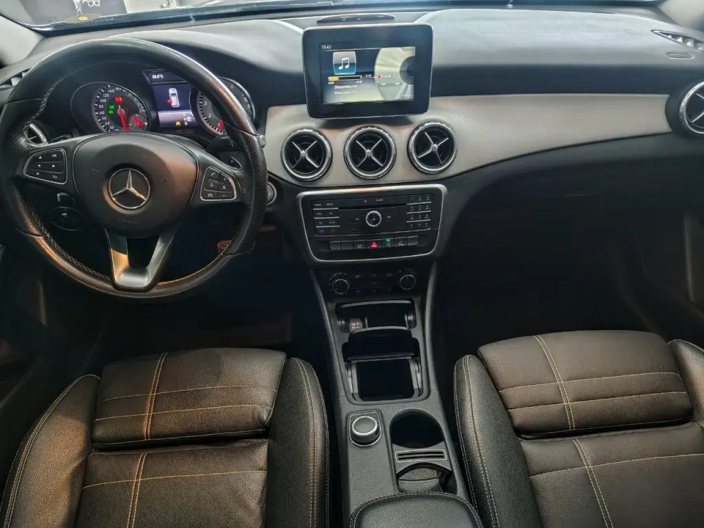 MERCEDES-BENZ GLA 200 - Foto