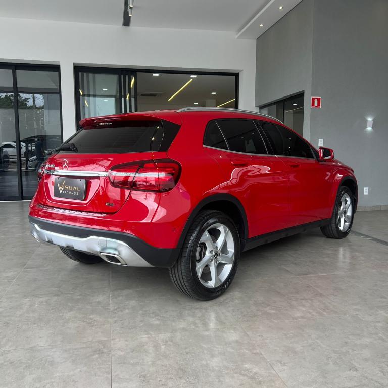 MERCEDES-BENZ GLA 200 - Foto